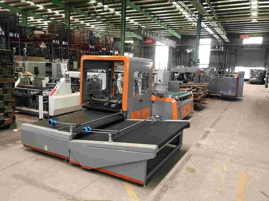 70m/min runzelte automatische faltende klebende Maschine 18KW 380V Karton-Kasten Gluer