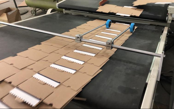 Verpackenfaltschachtel, die elektrisches 1600kg der Maschinen-1310MM gefahren klebt